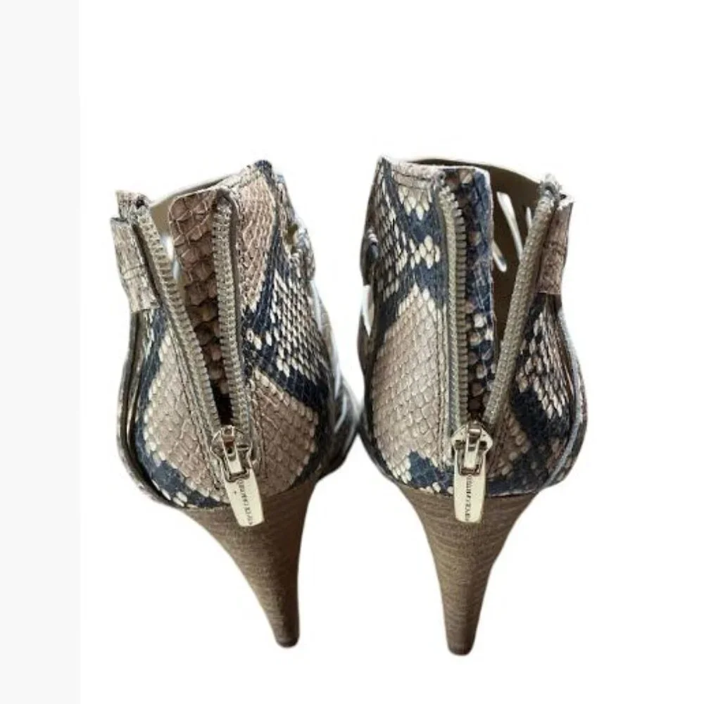 Vince Camuto High Heel Back Zip Peep Toe Snakeskin Shoes Booties Size 6.5 EUC